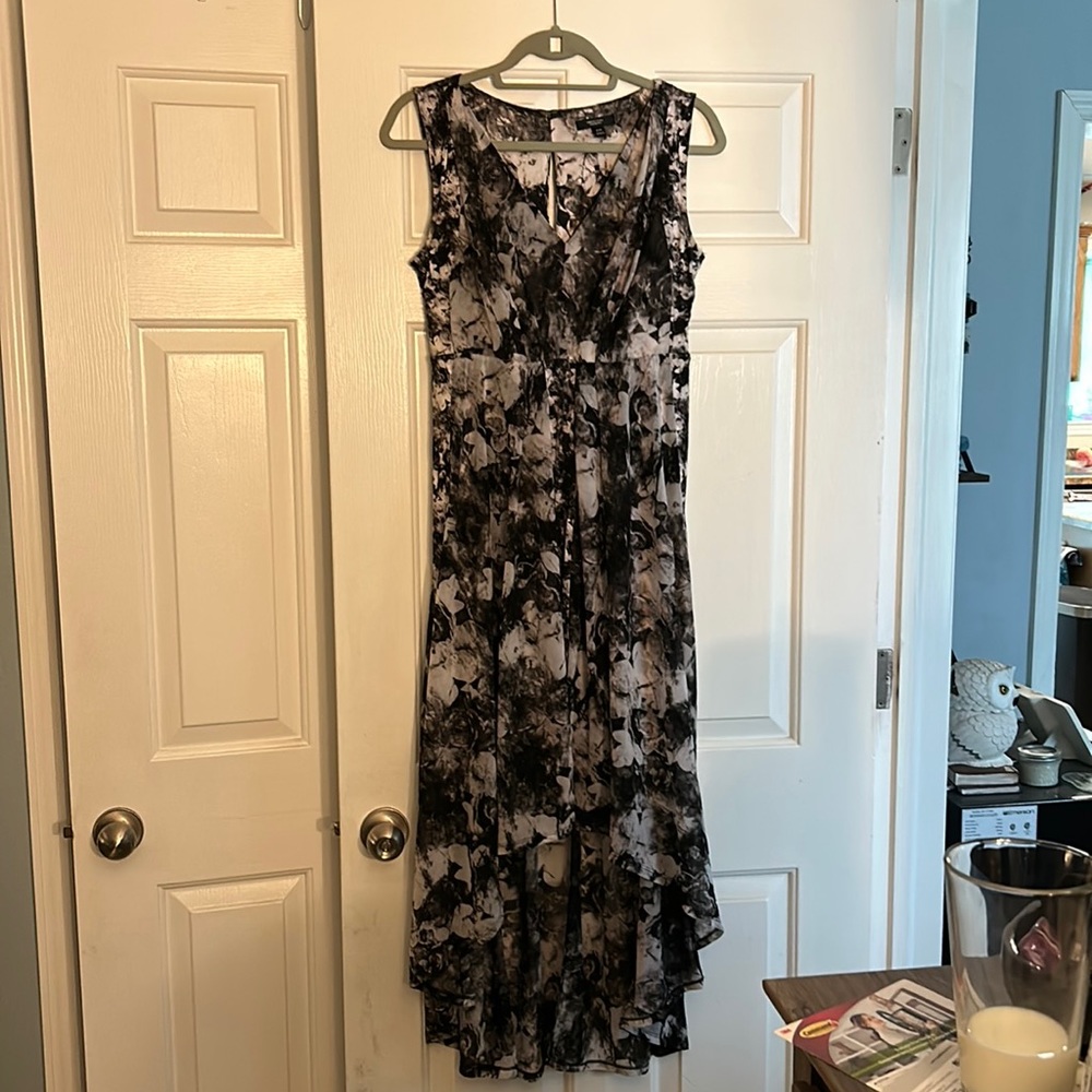 Simply vera Vera Wang, black and white, high/low dress